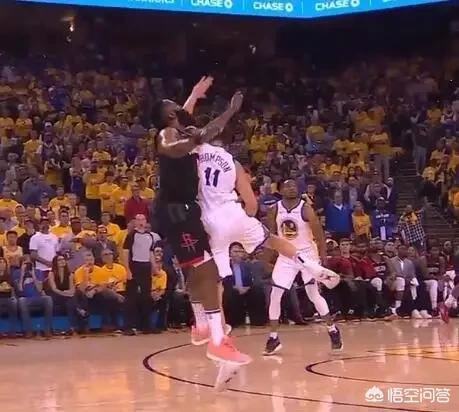 火箭客场100-104不敌勇